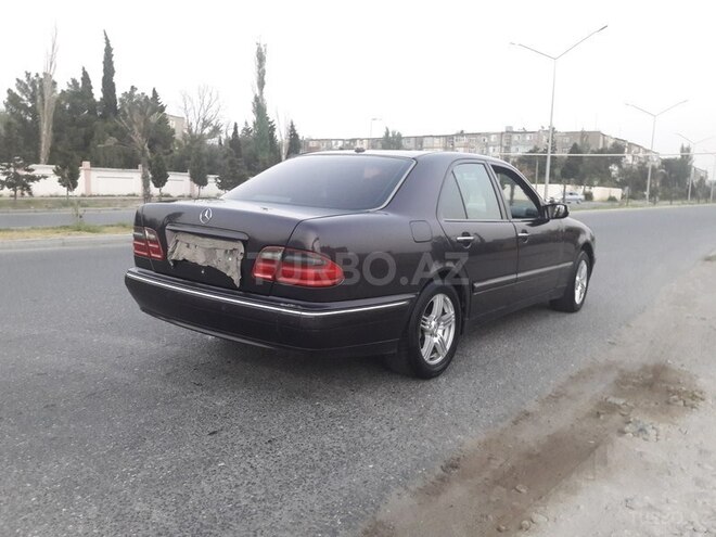 Mercedes E 220 2001, 200,000 km - 2.2 l - Sumqayıt