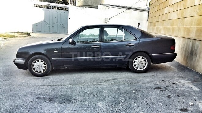 Mercedes E 240 1998, 332,850 km - 2.4 l - Bakı