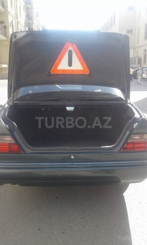 Mercedes E 220 1994, 235,000 km - 2.2 l - Bakı