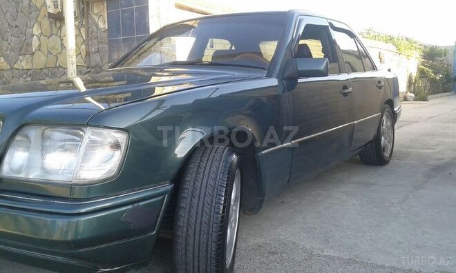Mercedes E 220 1994, 235,000 km - 2.2 l - Bakı