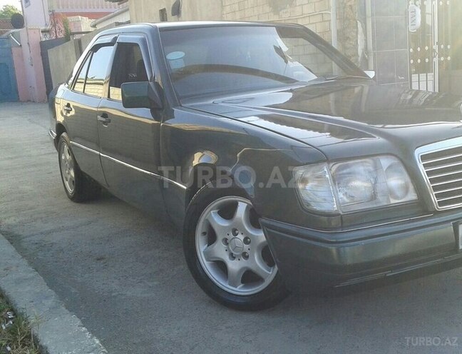 Mercedes E 220 1994, 235,000 km - 2.2 l - Bakı