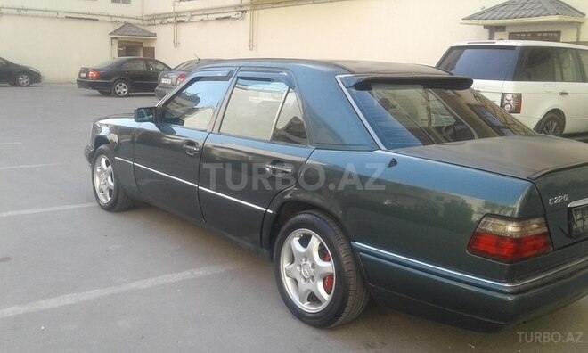 Mercedes E 220 1994, 235,000 km - 2.2 l - Bakı