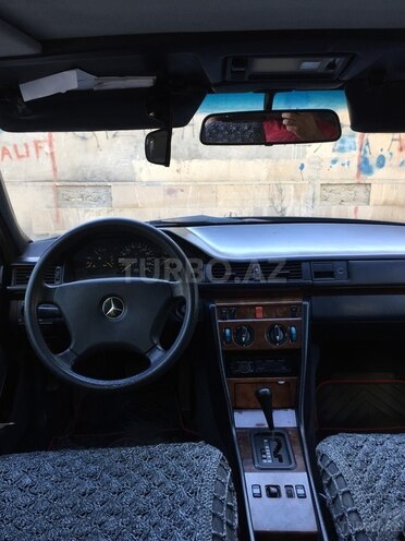 Mercedes E 220 1994, 430,567 km - 0.2 l - Mingəçevir