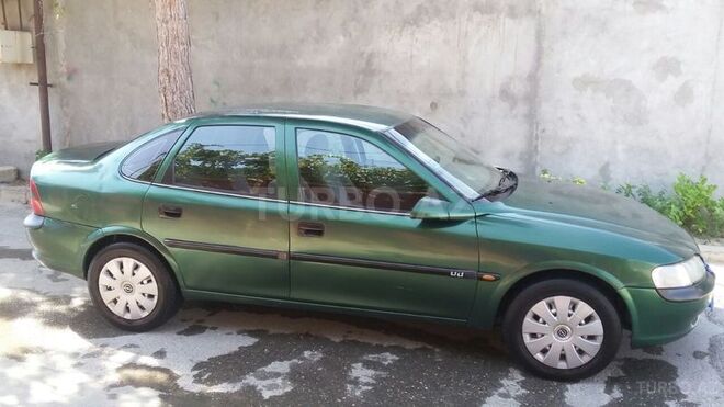 Opel Vectra 1997, 235,000 km - 2.0 l - Bakı