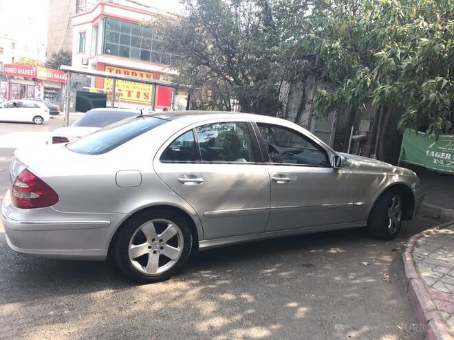 Mercedes E 220 2002, 289,000 km - 2.2 л - Bakı