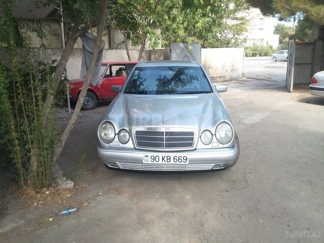 Mercedes E 220 1998, 350,000 km - 2.2 л - Sumqayıt