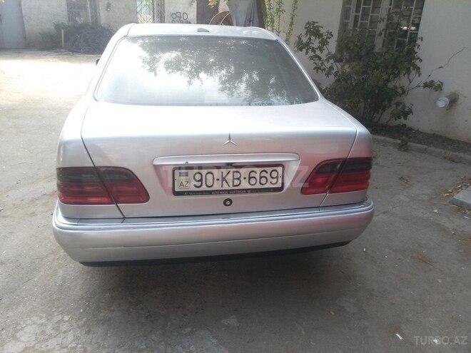 Mercedes E 220 1998, 350,000 km - 2.2 л - Sumqayıt