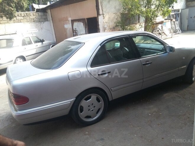 Mercedes E 220 1998, 350,000 km - 2.2 л - Sumqayıt