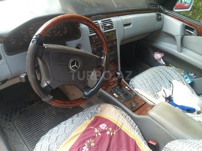 Mercedes E 220 1998, 350,000 km - 2.2 л - Sumqayıt