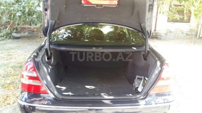 Mercedes E 240 2002, 237,703 km - 2.6 l - Yevlax