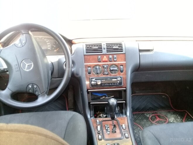 Mercedes E 220 1999, 33,000 km - 2.2 л - Bakı
