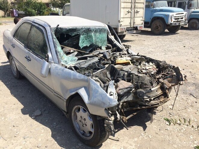 Mercedes C 200 1996, 200,000 km - 2.0 л - Sumqayıt