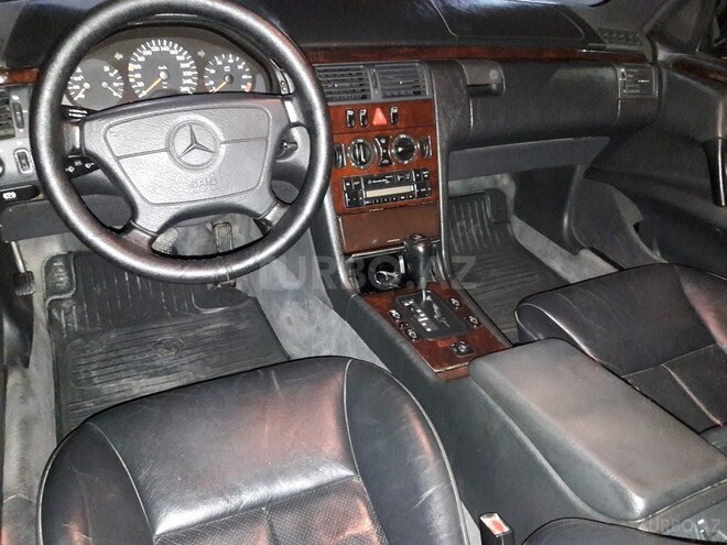 Mercedes E 320 1996, 220,000 km - 3.2 l - Bakı