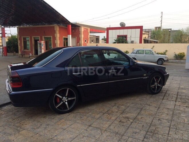 Mercedes E 220 1999, 235,279 km - 0.2 л - Yevlax