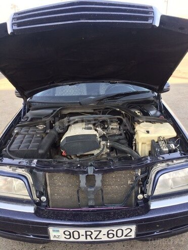 Mercedes E 220 1999, 235,279 km - 0.2 л - Yevlax
