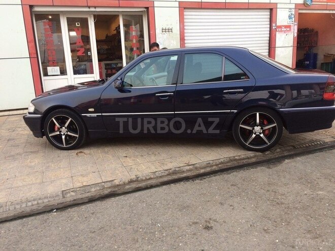 Mercedes E 220 1999, 235,279 km - 0.2 л - Yevlax