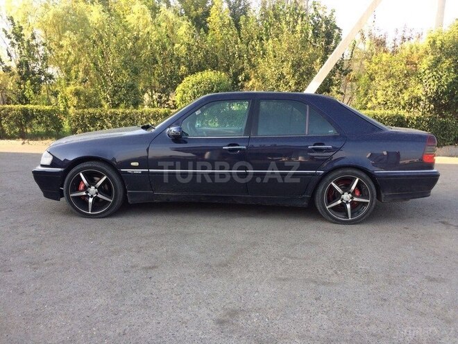 Mercedes E 220 1999, 235,279 km - 0.2 л - Yevlax