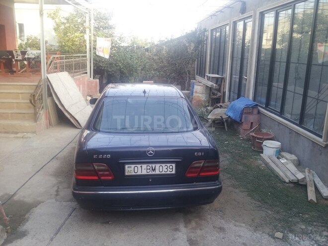 Mercedes E 220 2001, 293,000 km - 2.2 l - Xırdalan