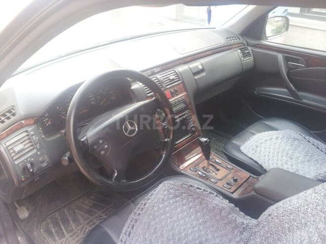 Mercedes E 220 2001, 293,000 km - 2.2 l - Xırdalan