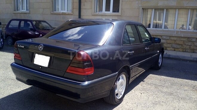 Mercedes C 240 2000, 184,000 km - 2.4 л - Naftalan