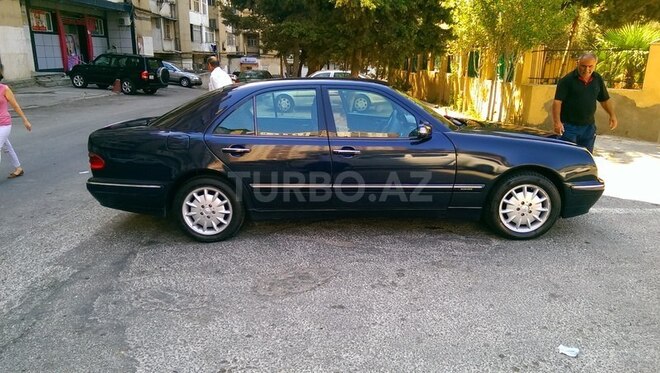 Mercedes E 220 2000, 238,000 km - 2.2 l - Bakı