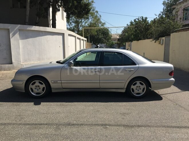 Mercedes E 220 2000, 268,642 km - 2.2 l - Bakı