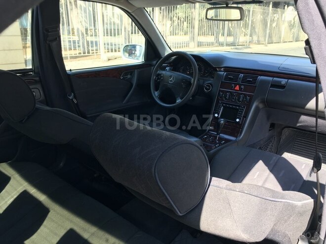Mercedes E 220 2000, 268,642 km - 2.2 l - Bakı