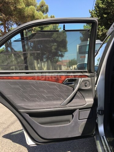 Mercedes E 220 2000, 268,642 km - 2.2 l - Bakı