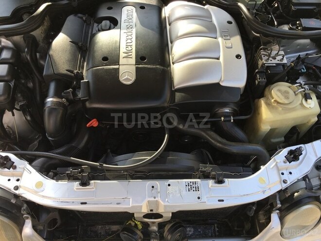 Mercedes E 220 2000, 268,642 km - 2.2 l - Bakı