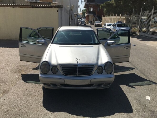 Mercedes E 220 2000, 268,642 km - 2.2 l - Bakı