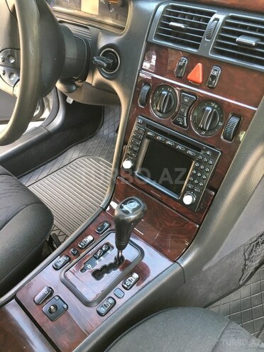 Mercedes E 220 2000, 268,642 km - 2.2 l - Bakı