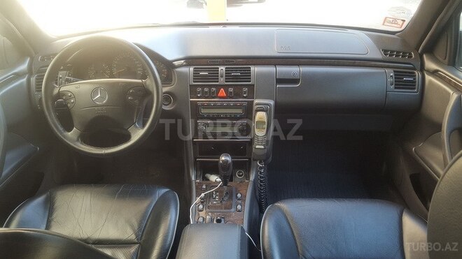 Mercedes E 240 2001, 195,000 km - 2.6 l - Bakı