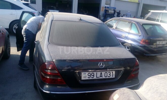 Mercedes E 220 2003, 270,000 km - 2.2 l - Bakı