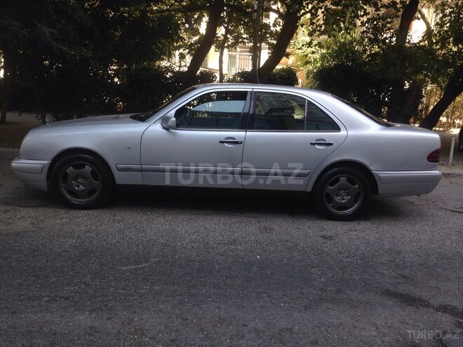Mercedes E 220 1996, 278,500 km - 2.2 l - Bakı