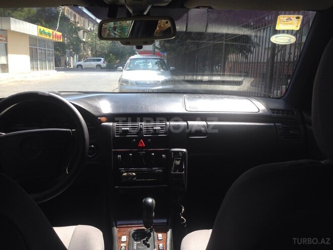Mercedes E 220 1996, 278,500 km - 2.2 l - Bakı