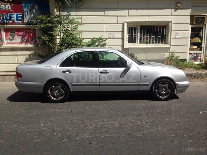 Mercedes E 220 1996, 278,500 km - 2.2 l - Bakı