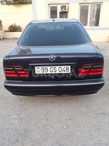 Mercedes E 270 2001, 267,200 km - 2.7 l - Bakı