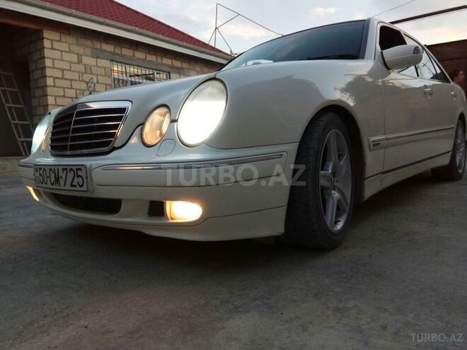 Mercedes E 220 2000, 318,000 km - 2.2 l - Quba