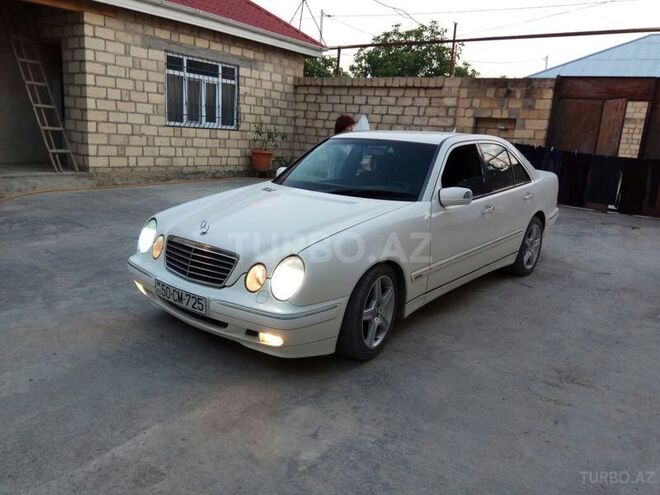 Mercedes E 220 2000, 318,000 km - 2.2 l - Quba