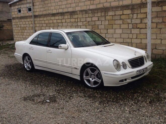 Mercedes E 220 2000, 318,000 km - 2.2 l - Quba