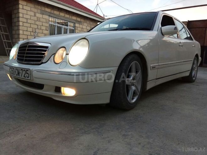 Mercedes E 220 2000, 318,000 km - 2.2 l - Quba