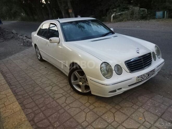 Mercedes E 220 2000, 318,000 km - 2.2 l - Quba