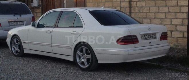 Mercedes E 220 2000, 318,000 km - 2.2 l - Quba