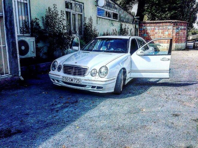 Mercedes E 220 2000, 318,000 km - 2.2 l - Quba