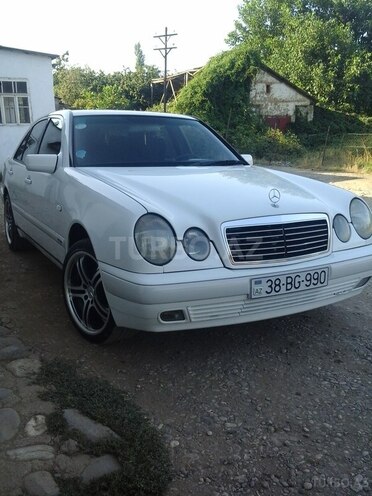 Mercedes E 240 1998, 355,000 km - 2.4 l - Qusar
