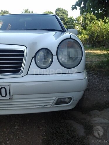 Mercedes E 240 1998, 355,000 km - 2.4 l - Qusar