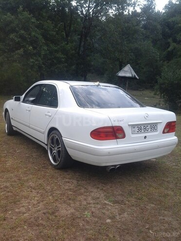 Mercedes E 240 1998, 355,000 km - 2.4 l - Qusar