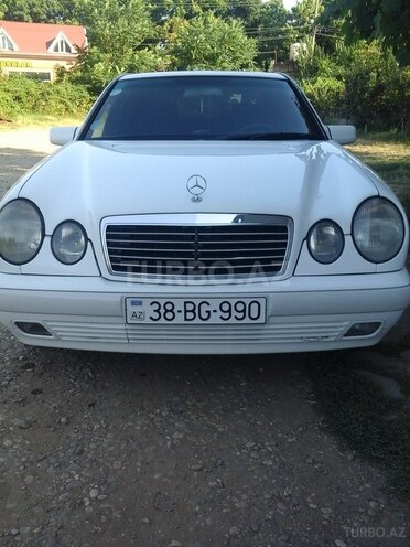 Mercedes E 240 1998, 355,000 km - 2.4 l - Qusar