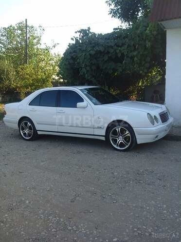 Mercedes E 240 1998, 355,000 km - 2.4 l - Qusar