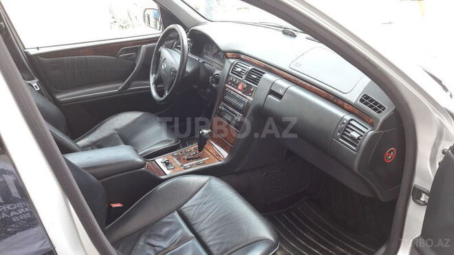 Mercedes E 240 2002, 245,000 km - 2.6 l - Lənkəran